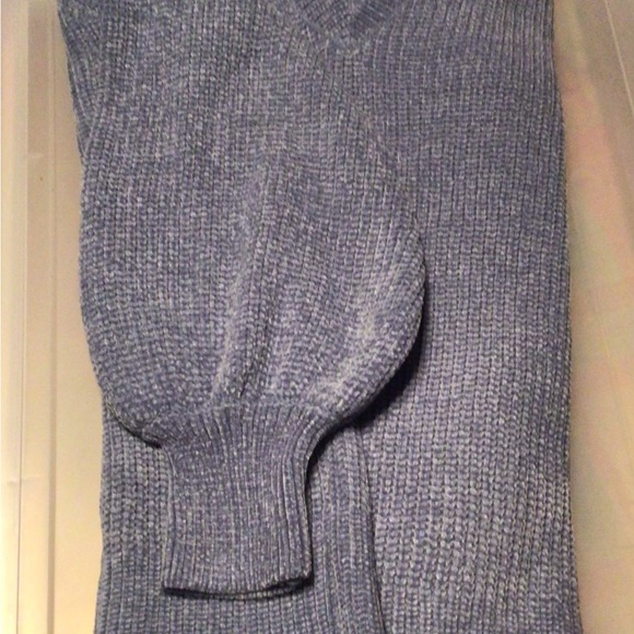 Ava & Viv blue sweater with puff sleeves. - Picture 6 of 6